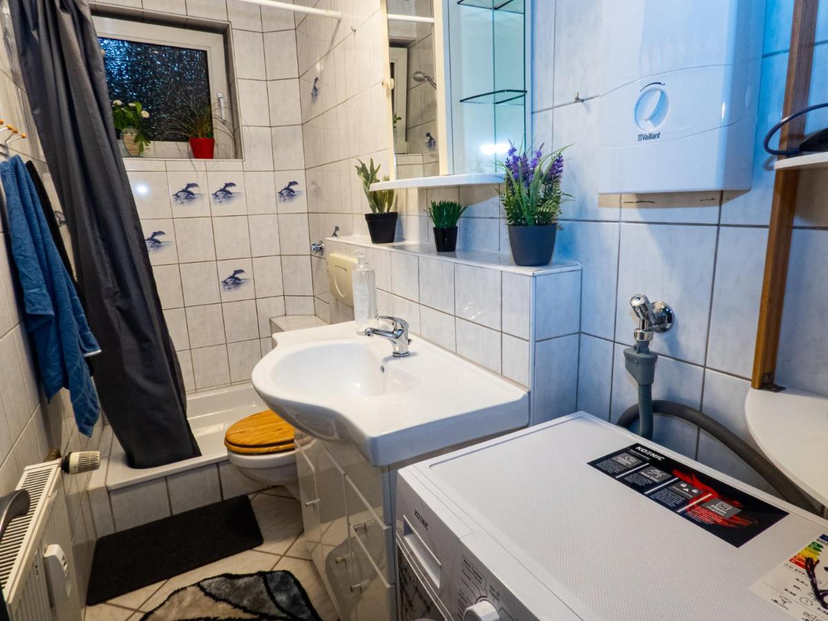 #121 Grosse, Gemuetliche Wohnung In Remscheid-City Luaran gambar